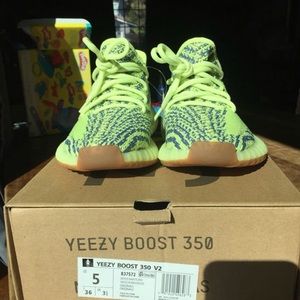 Yeezy boost 350 v2 frozen yellow size 5 women's NWT Yeezy boost 350 v2 frozen yellow size 5 women's NWT